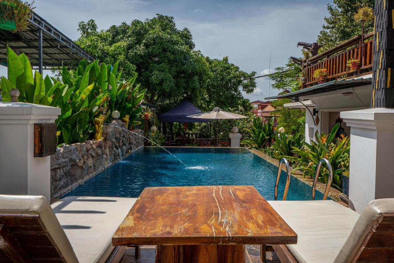 Antonios Villa Hotel Siem Reap Exteriör bild