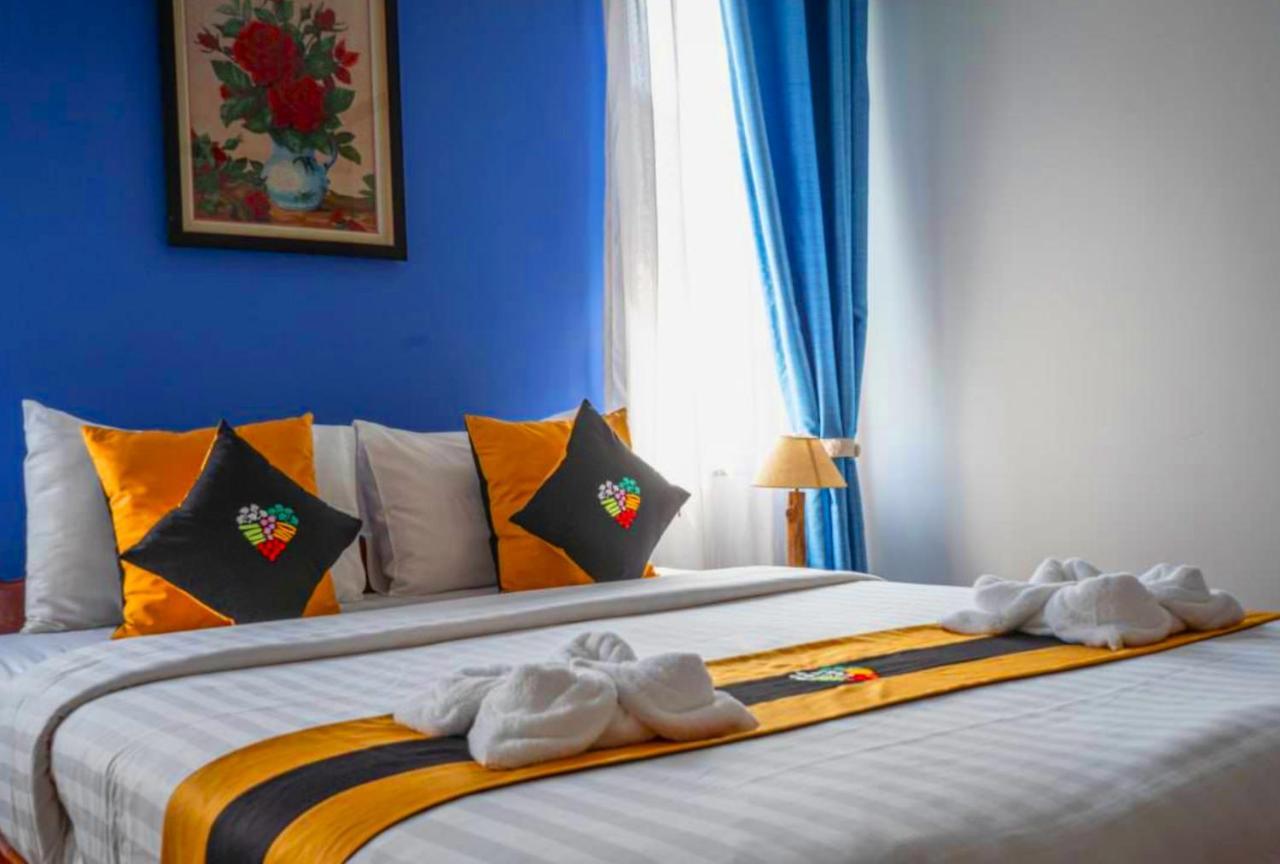 Antonios Villa Hotel Siem Reap Exteriör bild