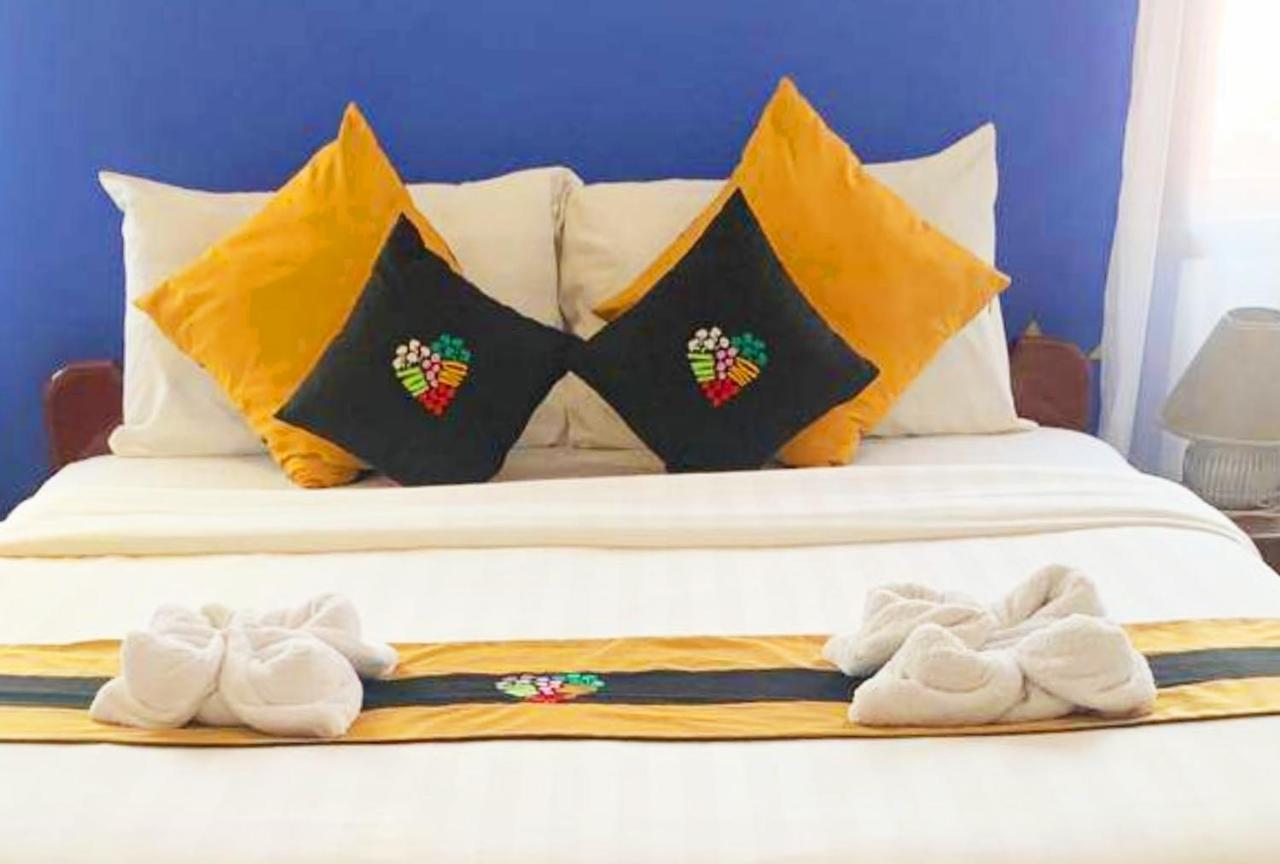 Antonios Villa Hotel Siem Reap Exteriör bild